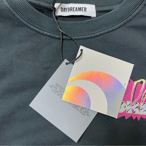 Daydreamer Guitar Shop Shrunken
Crew cropped sweatshirt size Medium - Picture 6 of 11